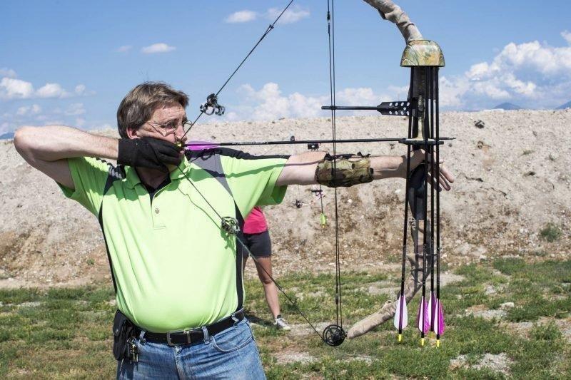 mike_christensen_7-26-2017_shooter_shoots_bow_and_arrow_at_Lee_Kay_Public_Shooting_Range_1.jpg