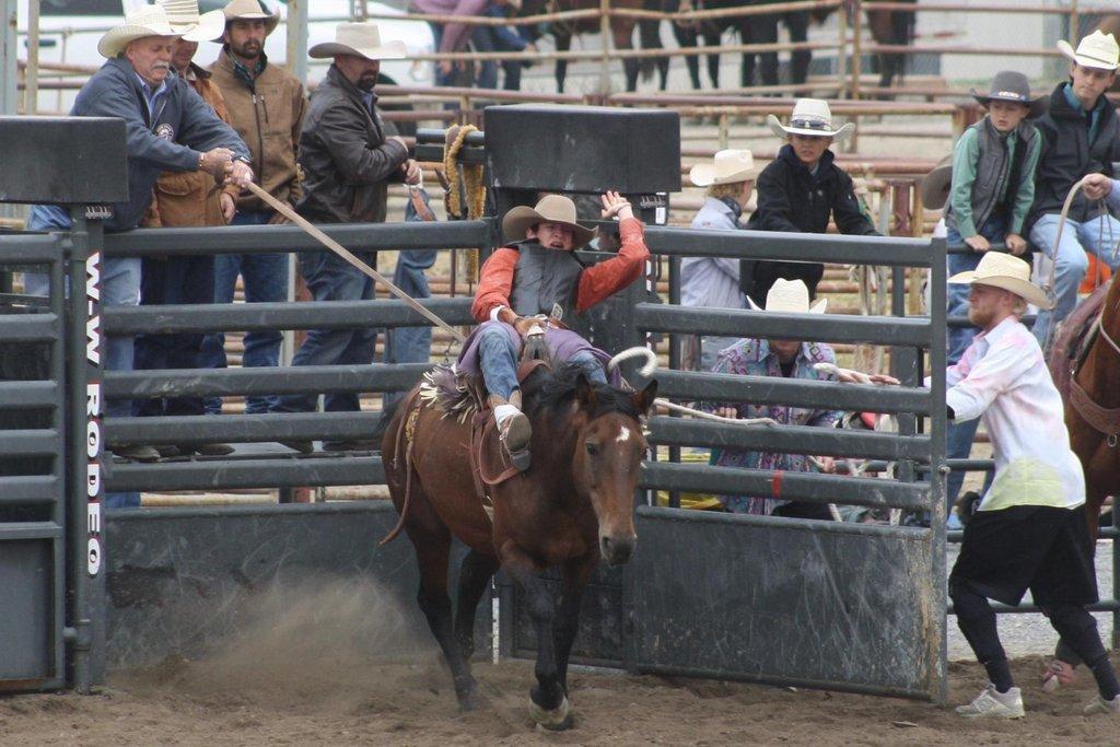 Dixie 6 Rodeo Competition Continues at Hurricane Arena ETV News
