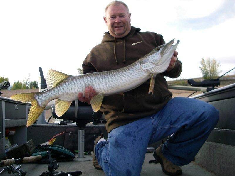 4-2-2017_Kent_Sorenson_shows_tiger_muskie.jpg