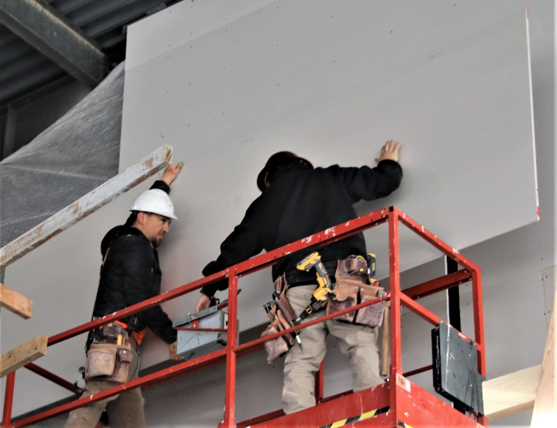 Hanging-sheetrock.jpg