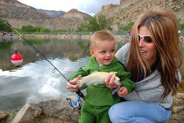 brent_6-11-2011_sueann_and_aidan_riley_fish_at_gigliotti_pon.jpg