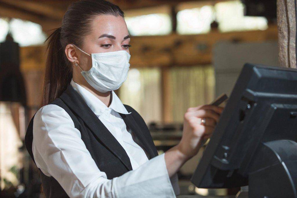 woman-working-with-mask-12-scaled.jpg